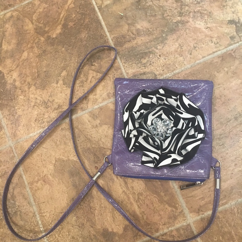A Beautiful Cross Body Mini w/ Purple Patent & ZIP